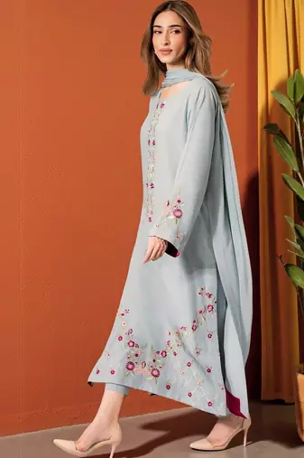 Embroidered Round Neck Thread Work Chanderi Silk Kurta With Trousers & Dupatta