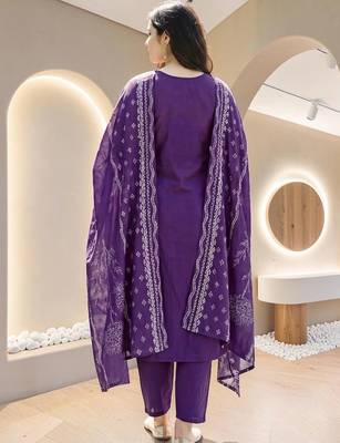 Women Ethnic Motifs Printed Regular Pure Cotton Kurta with Trousers & With Dupatta 5