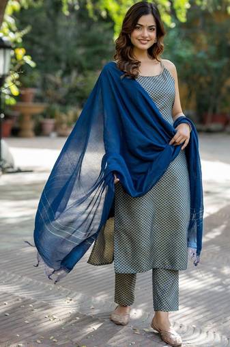 Women Printed Regular Kurta with Trousers & With Dupatta