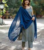 Women Printed Regular Kurta with Trousers & With Dupatta