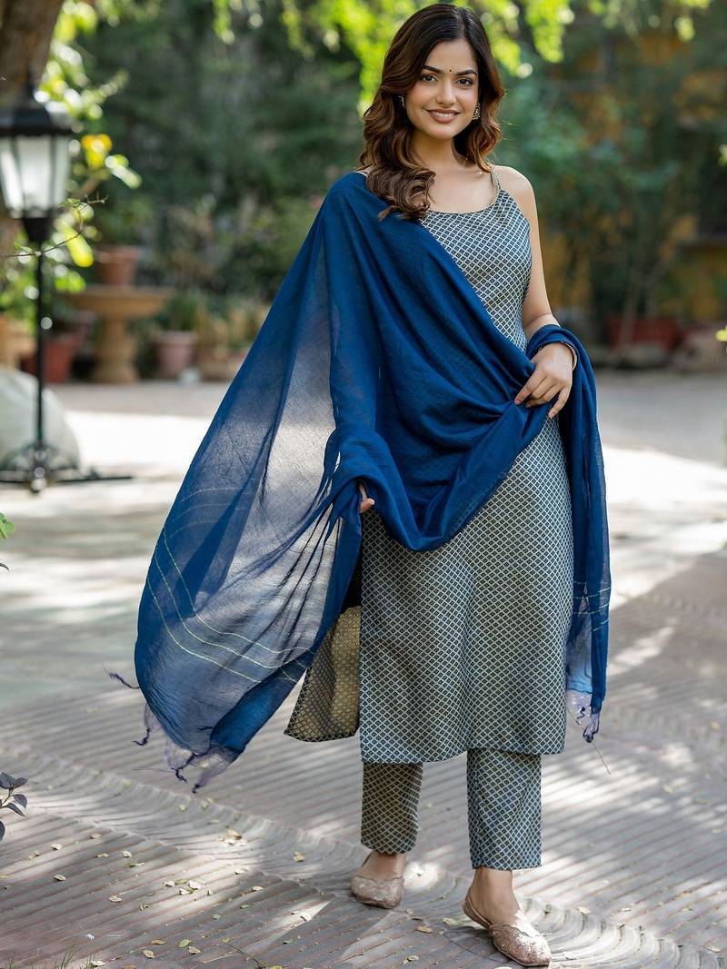 Women Printed Regular Kurta with Trousers & With Dupatta