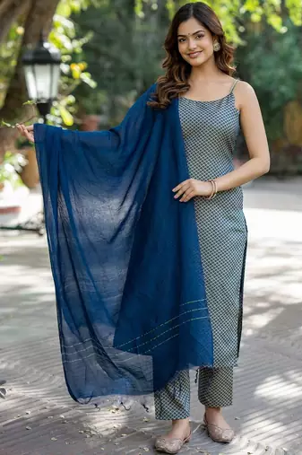Women Printed Regular Kurta with Trousers & With Dupatta