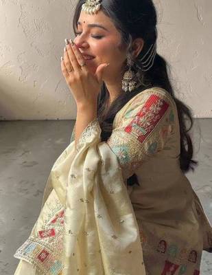 Women Ethnic Motifs Embroidered Regular Thread Work Kurta with Sharara & With Dupatta 7