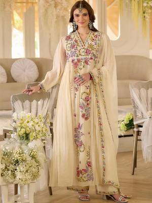 Women Floral Embroidered Regular Thread Work Kurta with Trousers & With Dupatta 1