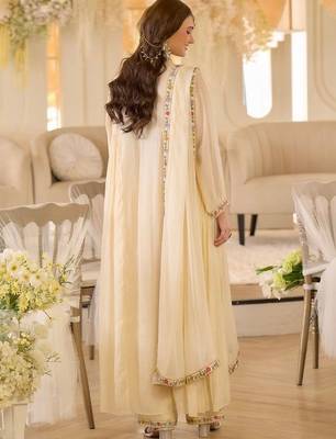 Women Floral Embroidered Regular Thread Work Kurta with Trousers & With Dupatta 3