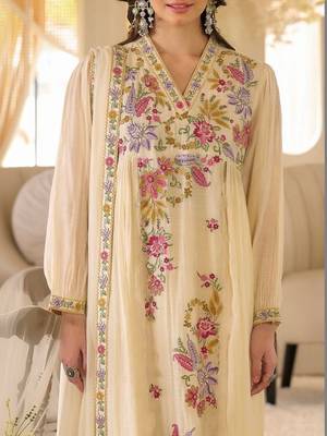 Women Floral Embroidered Regular Thread Work Kurta with Trousers & With Dupatta 4