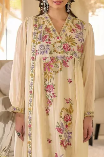 Women Floral Embroidered Regular Thread Work Kurta with Trousers & With Dupatta