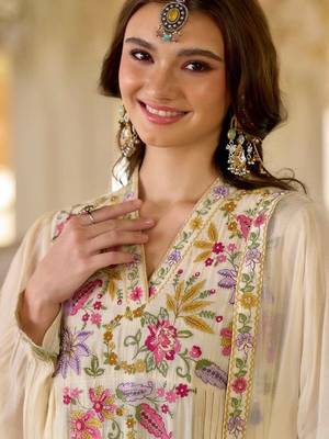 Women Floral Embroidered Regular Thread Work Kurta with Trousers & With Dupatta 5