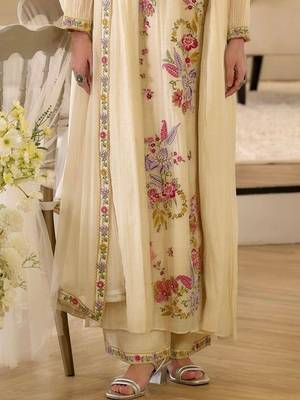 Women Floral Embroidered Regular Thread Work Kurta with Trousers & With Dupatta 6