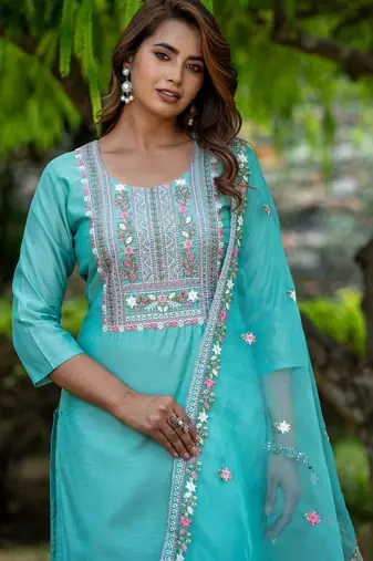 Women Ethnic Motifs Embroidered Regular Thread Work Chanderi Silk Kurta with Trousers & With Dupatta