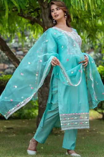 Women Ethnic Motifs Embroidered Regular Thread Work Chanderi Silk Kurta with Trousers & With Dupatta