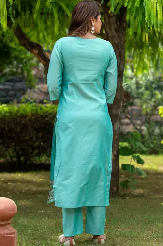 Women Ethnic Motifs Embroidered Regular Thread Work Chanderi Silk Kurta with Trousers & With Dupatta