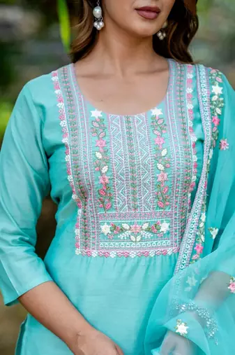 Women Ethnic Motifs Embroidered Regular Thread Work Chanderi Silk Kurta with Trousers & With Dupatta