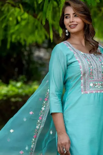 Women Ethnic Motifs Embroidered Regular Thread Work Chanderi Silk Kurta with Trousers & With Dupatta