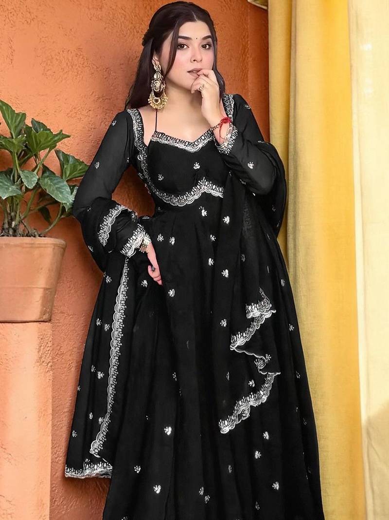 Women Ethnic Motifs Printed Empire Thread Work Kurta with Trousers & With Dupatta