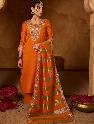 Women Floral Embroidered Regular Thread Work Kurta with Trousers & With Dupatta 1