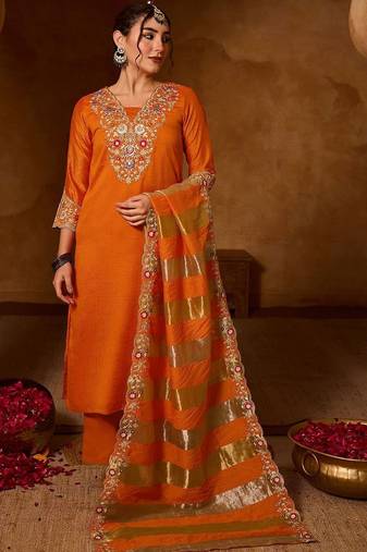 Women Floral Embroidered Regular Thread Work Kurta with Trousers & With Dupatta