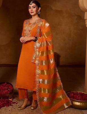 Women Floral Embroidered Regular Thread Work Kurta with Trousers & With Dupatta 2