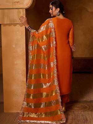 Women Floral Embroidered Regular Thread Work Kurta with Trousers & With Dupatta 3