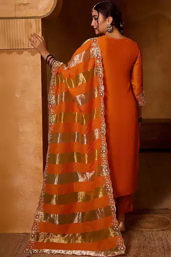 Women Floral Embroidered Regular Thread Work Kurta with Trousers & With Dupatta