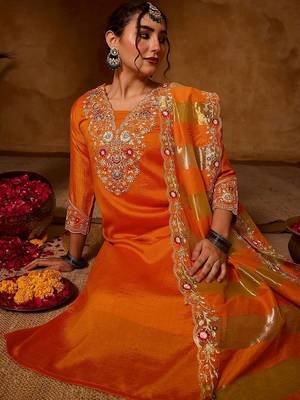 Women Floral Embroidered Regular Thread Work Kurta with Trousers & With Dupatta 7