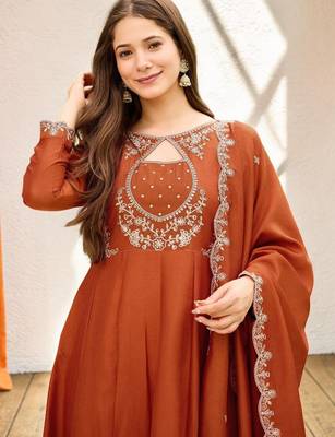 Women Ethnic Motifs Embroidered Empire Thread Work Kurta with Trousers & With Dupatta 2