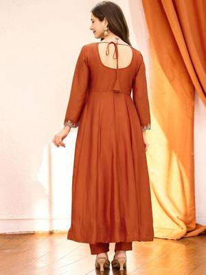 Women Ethnic Motifs Embroidered Empire Thread Work Kurta with Trousers & With Dupatta 3