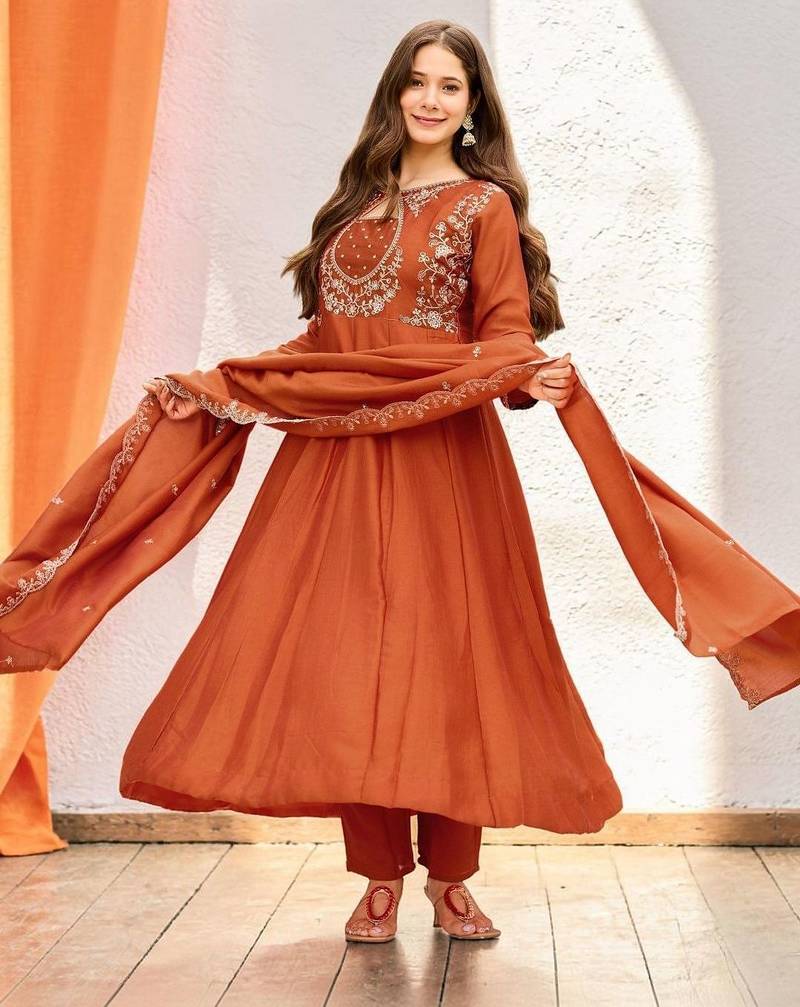 Women Ethnic Motifs Embroidered Empire Thread Work Kurta with Trousers & With Dupatta