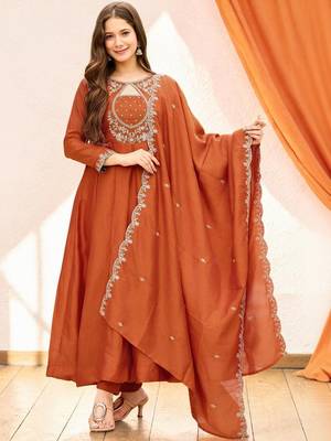 Women Ethnic Motifs Embroidered Empire Thread Work Kurta with Trousers & With Dupatta 6