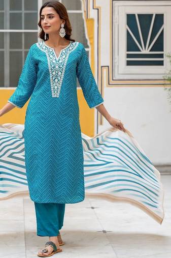 Women Ethnic Motifs Printed Regular Thread Work Kurta with Trousers & With Dupatta