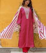 Women Leheriya Dyed Regular Thread Work Kurta with Trousers & With Dupatta