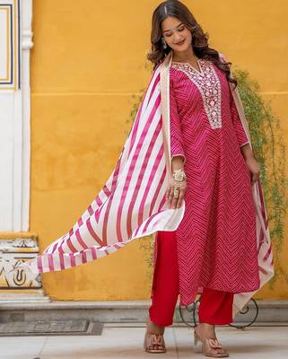 Women Leheriya Dyed Regular Thread Work Kurta with Trousers & With Dupatta 3