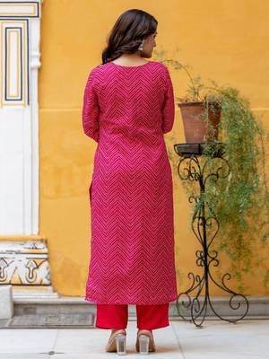 Women Leheriya Dyed Regular Thread Work Kurta with Trousers & With Dupatta 4