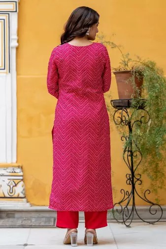 Women Leheriya Dyed Regular Thread Work Kurta with Trousers & With Dupatta