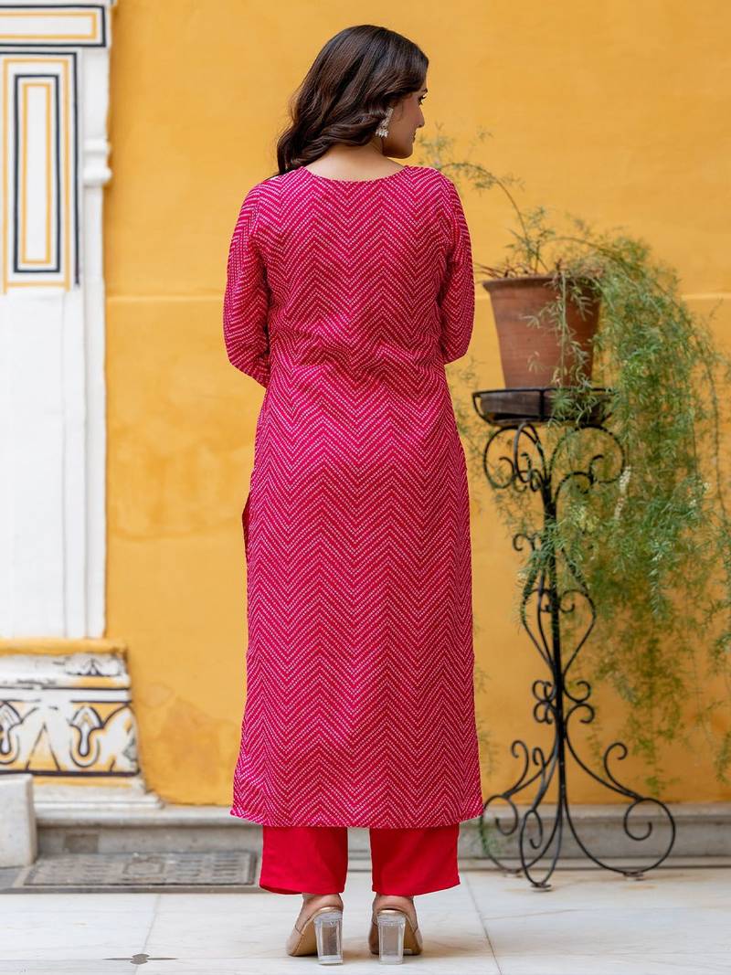 Women Leheriya Dyed Regular Thread Work Kurta with Trousers & With Dupatta
