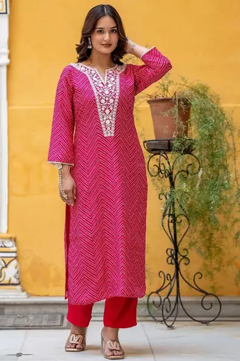 Women Leheriya Dyed Regular Thread Work Kurta with Trousers & With Dupatta