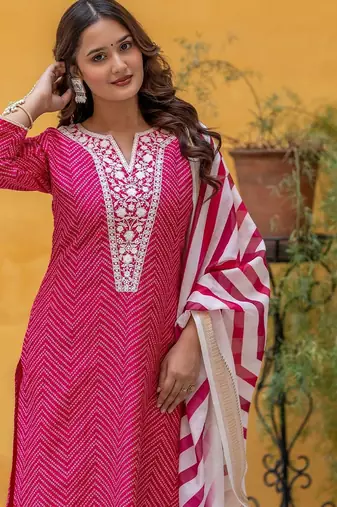 Women Leheriya Dyed Regular Thread Work Kurta with Trousers & With Dupatta
