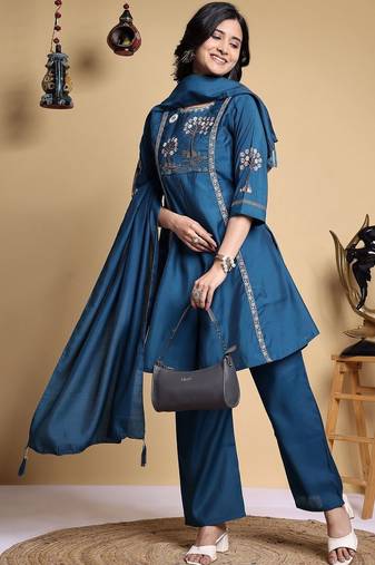 Women Floral Embroidered Pleated Thread Work Kurta with Palazzos & With Dupatta
