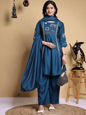Women Floral Embroidered Pleated Thread Work Kurta with Palazzos & With Dupatta 3