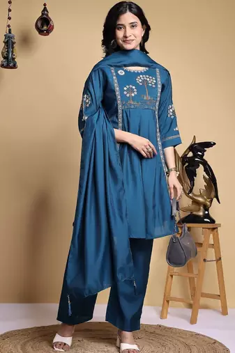 Women Floral Embroidered Pleated Thread Work Kurta with Palazzos & With Dupatta