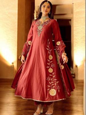 Women Ethnic Motifs Embroidered Panelled Thread Work Chanderi Silk Kurta with Trousers & With Dupatta 1