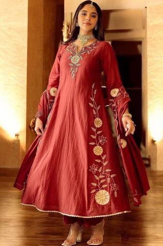 Women Ethnic Motifs Embroidered Panelled Thread Work Chanderi Silk Kurta with Trousers & With Dupatta