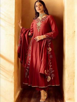 Women Ethnic Motifs Embroidered Panelled Thread Work Chanderi Silk Kurta with Trousers & With Dupatta 2