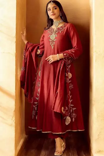Women Ethnic Motifs Embroidered Panelled Thread Work Chanderi Silk Kurta with Trousers & With Dupatta