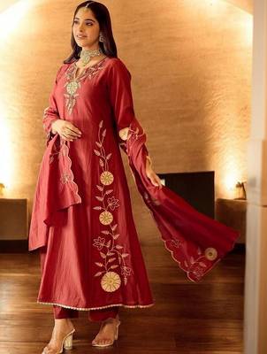 Women Ethnic Motifs Embroidered Panelled Thread Work Chanderi Silk Kurta with Trousers & With Dupatta 3