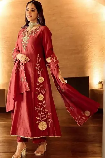 Women Ethnic Motifs Embroidered Panelled Thread Work Chanderi Silk Kurta with Trousers & With Dupatta