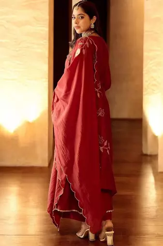 Women Ethnic Motifs Embroidered Panelled Thread Work Chanderi Silk Kurta with Trousers & With Dupatta
