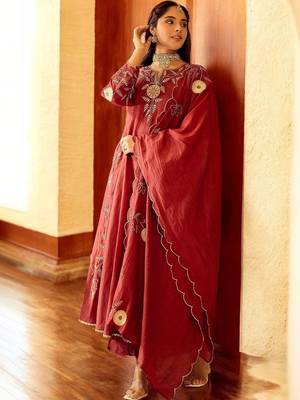 Women Ethnic Motifs Embroidered Panelled Thread Work Chanderi Silk Kurta with Trousers & With Dupatta 6