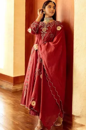 Women Ethnic Motifs Embroidered Panelled Thread Work Chanderi Silk Kurta with Trousers & With Dupatta