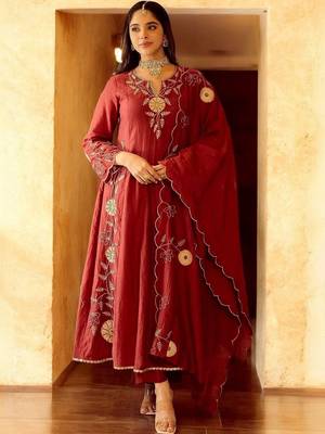 Women Ethnic Motifs Embroidered Panelled Thread Work Chanderi Silk Kurta with Trousers & With Dupatta 7